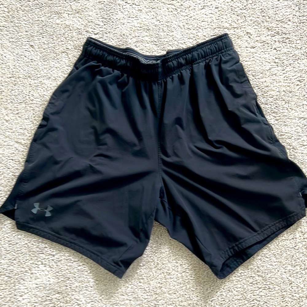 Used men’s medium black under armor athletic shorts